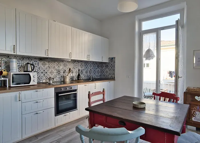 Appartement Via Puccini 217 *